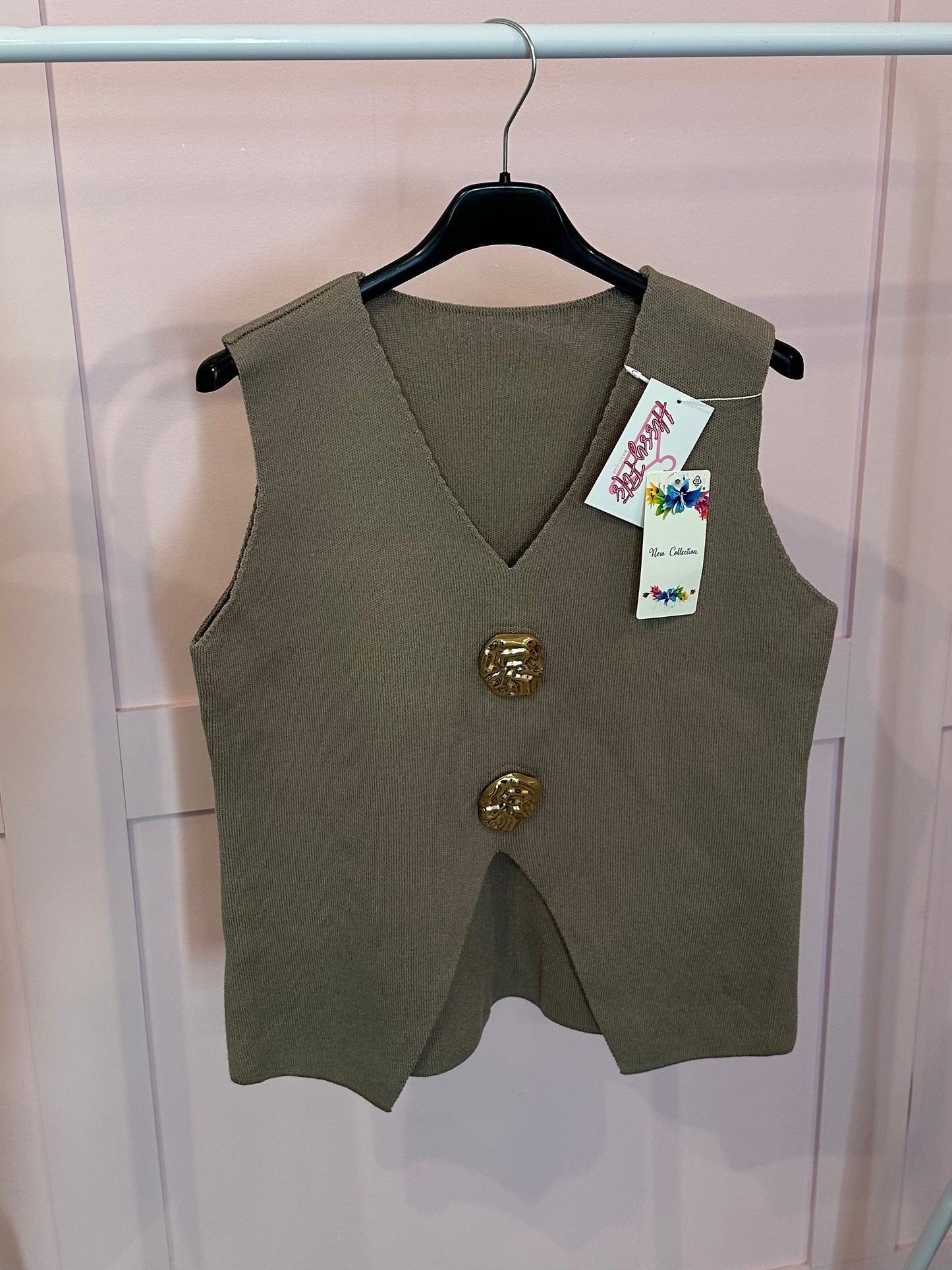 GOLD DOUBLE BROACH KNIT VEST