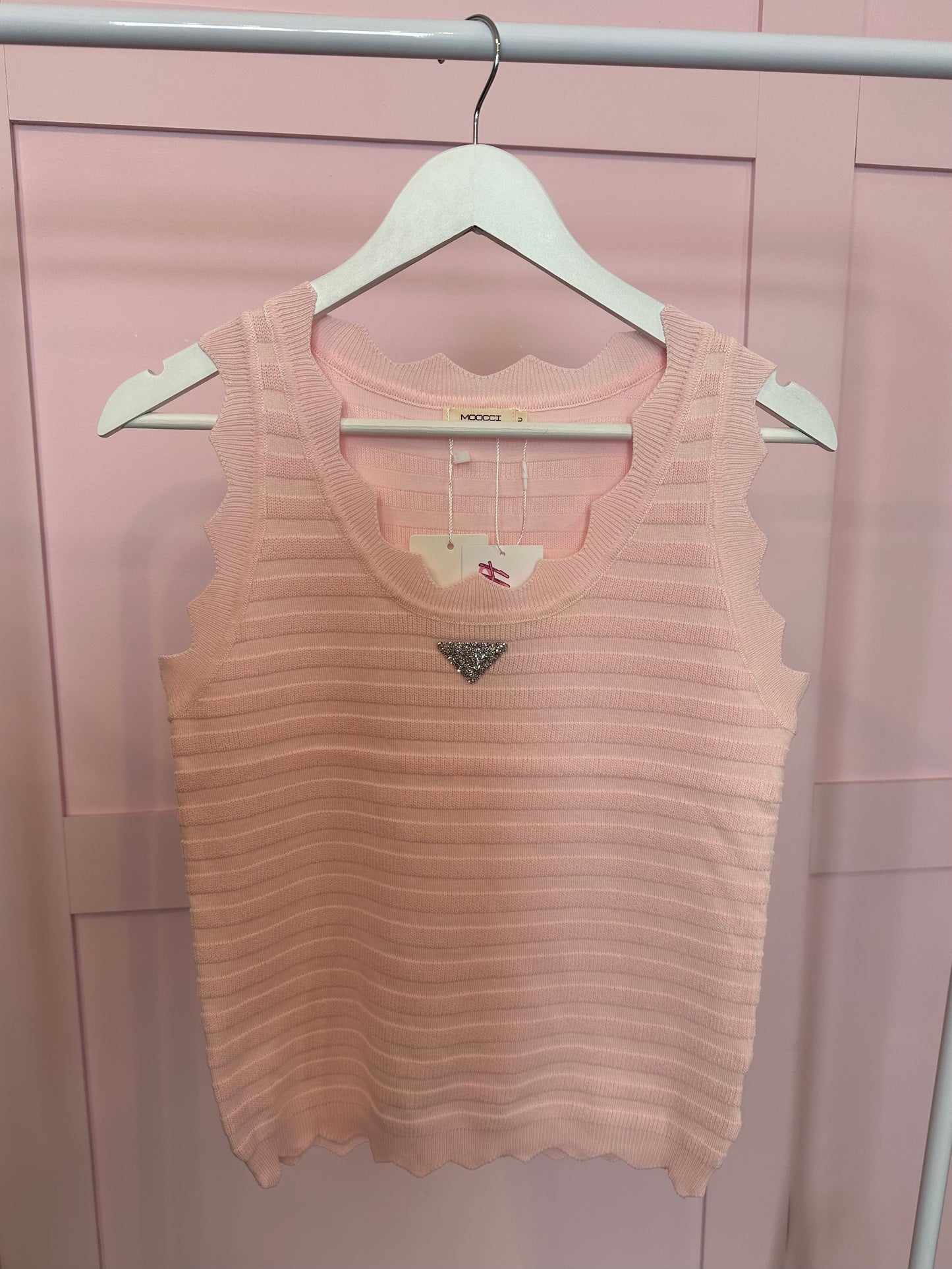 SCALLOPED EDGE RIBBED VEST