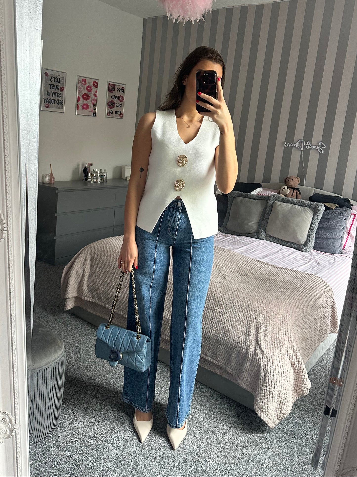 GOLD DOUBLE BROACH KNIT VEST