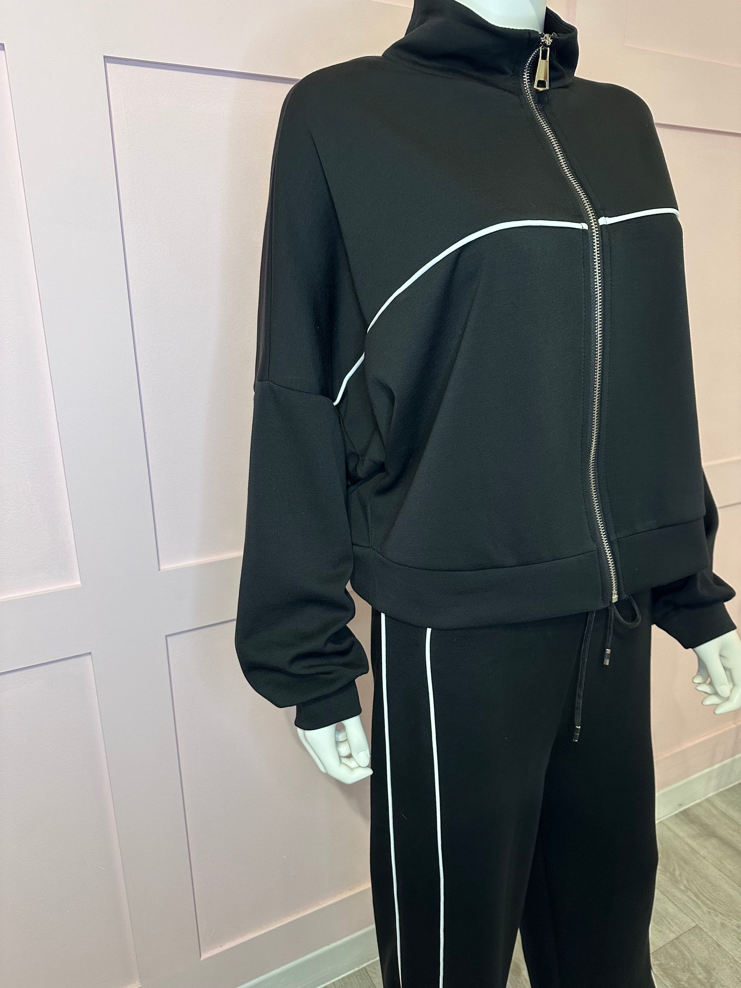 ZIPPED STRAIGHT LEG TRACKSUIT