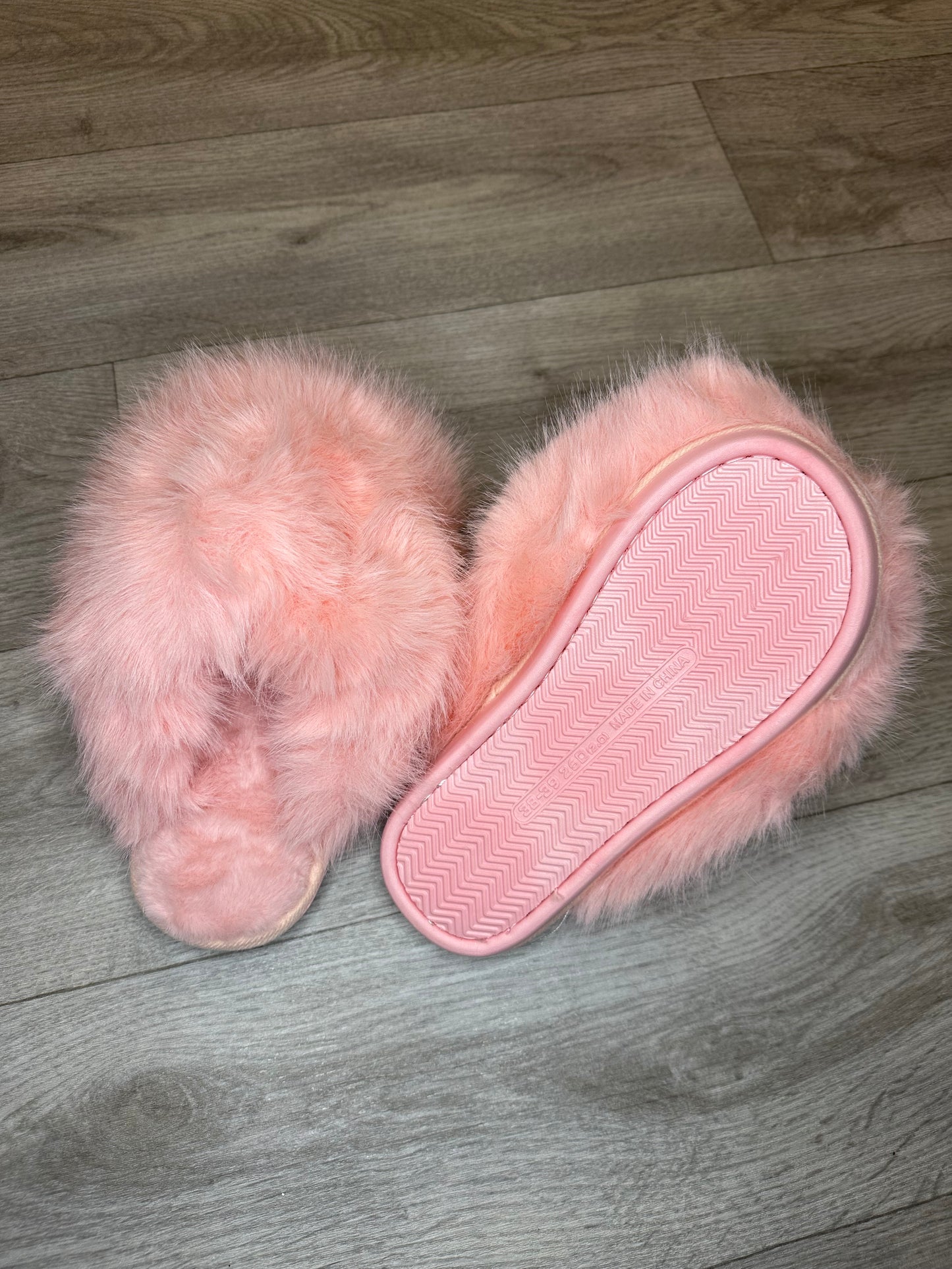 FLUFFY SLIPPERS