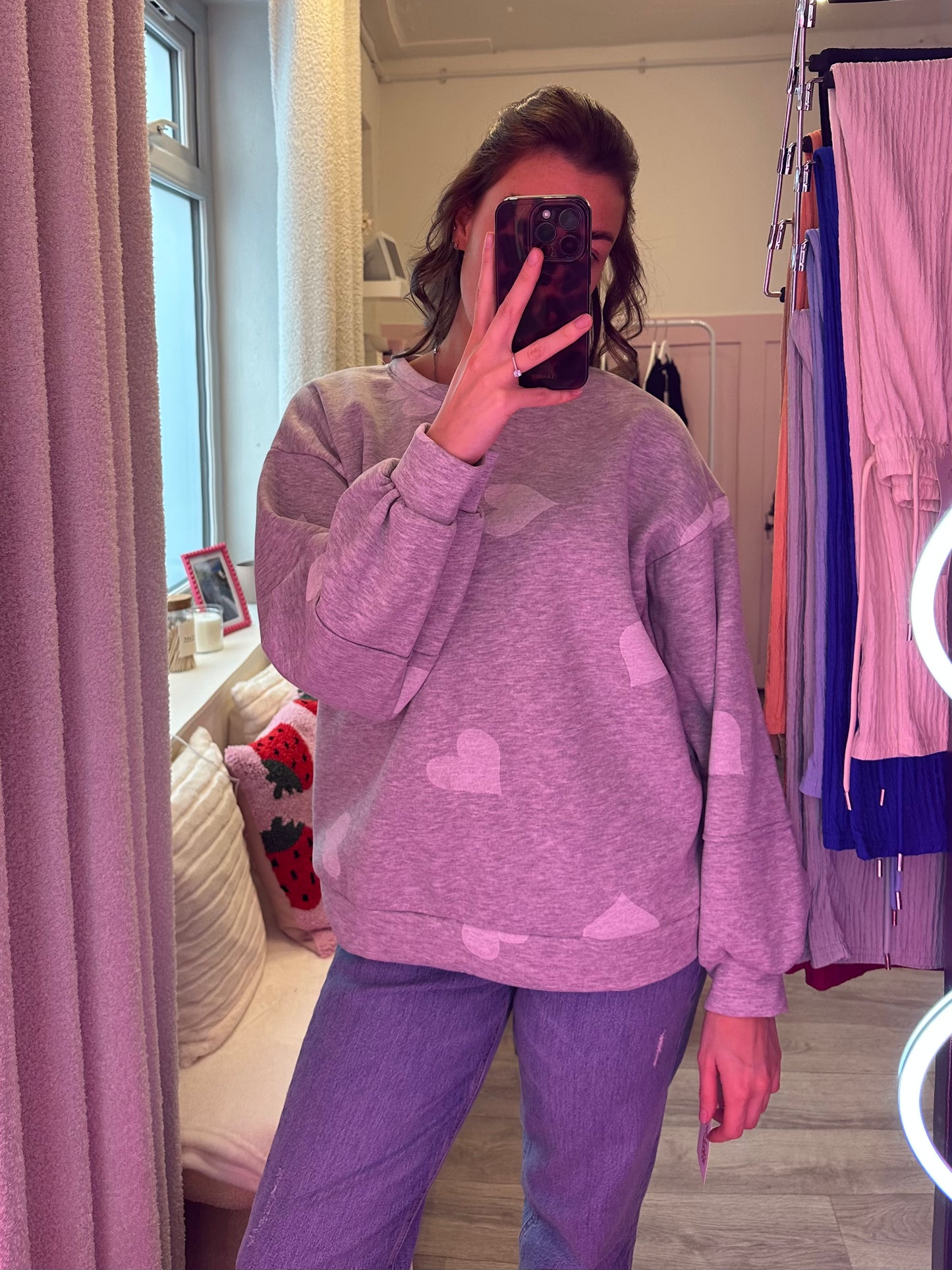 HEART PRINTED SWEATSHIRT