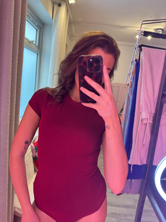 SHORT SLEEVE SLINKY BODYSUIT