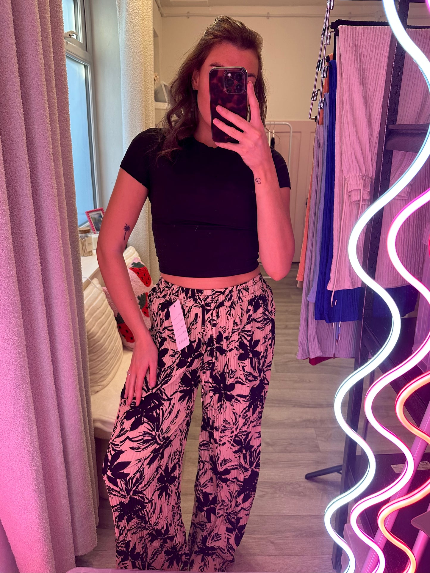 CRINKLE TROPICAL PATTERN PANTS