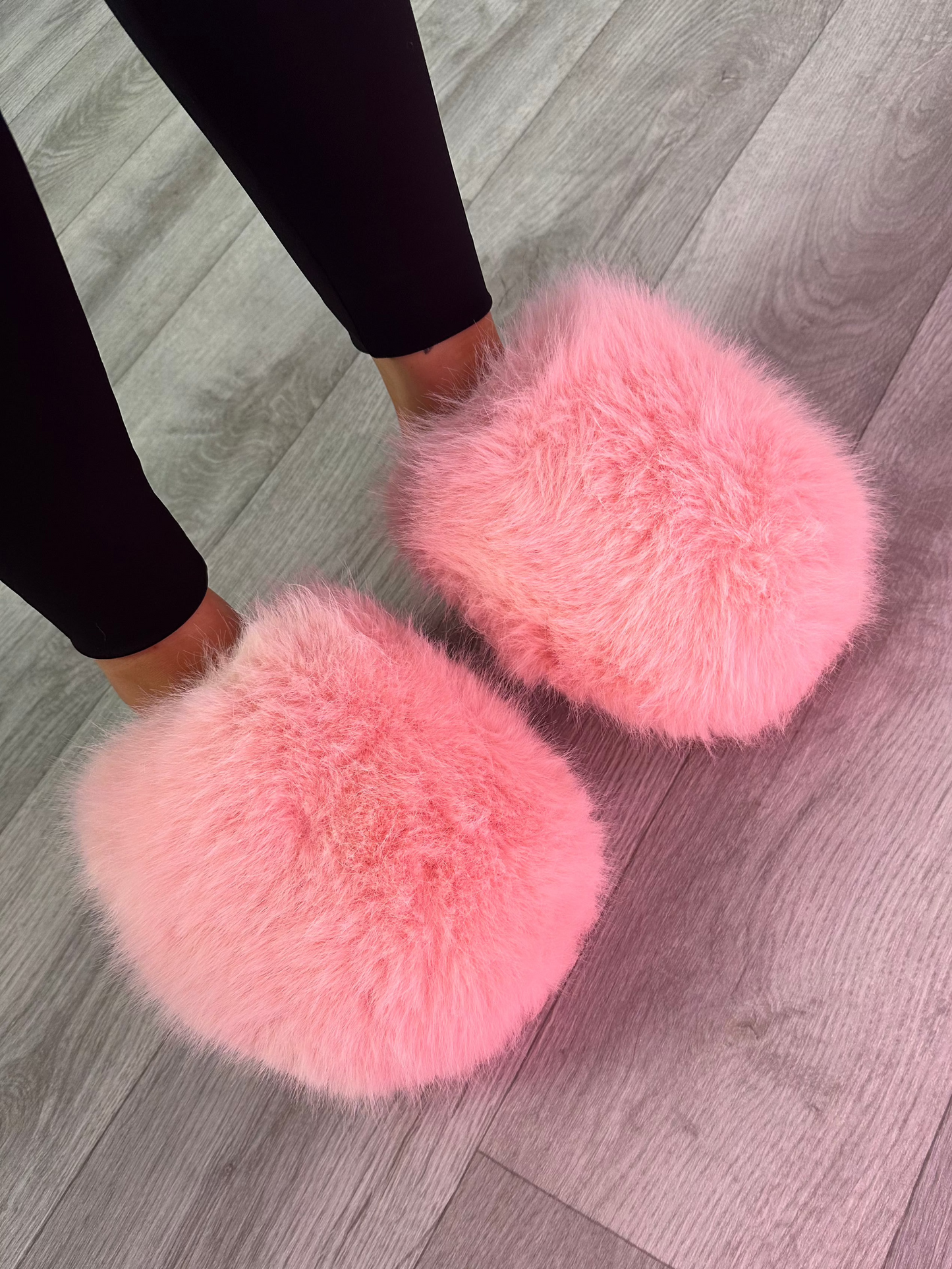 FLUFFY SLIPPERS