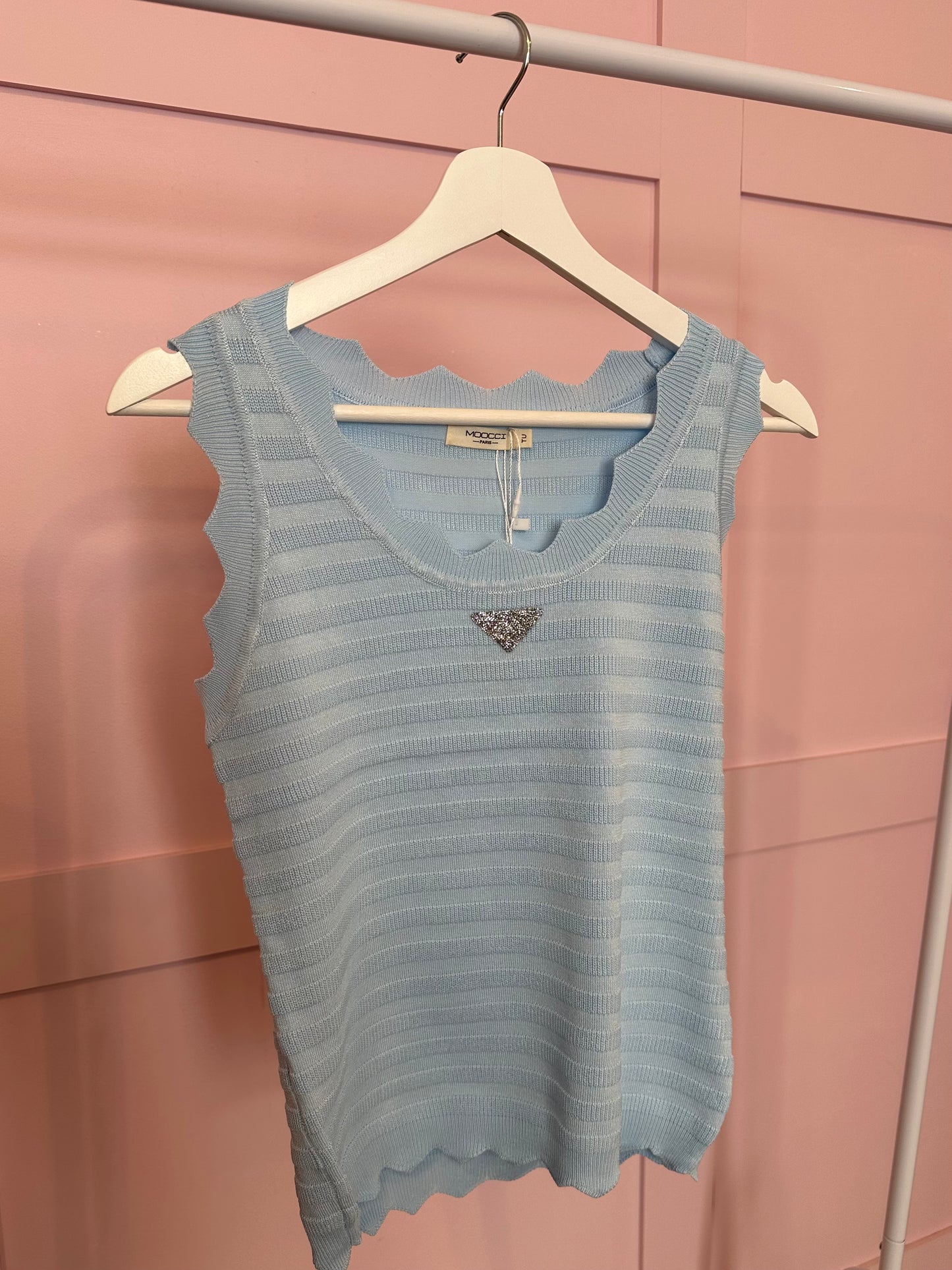 SCALLOPED EDGE RIBBED VEST