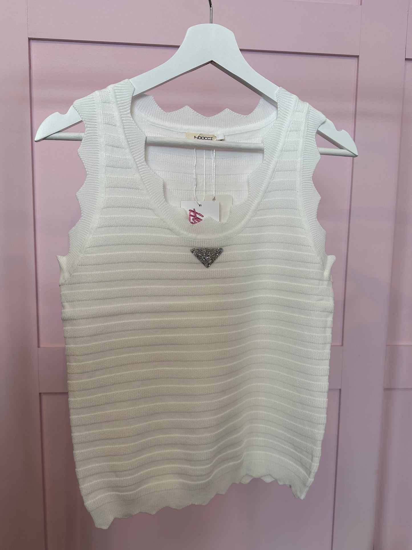 SCALLOPED EDGE RIBBED VEST